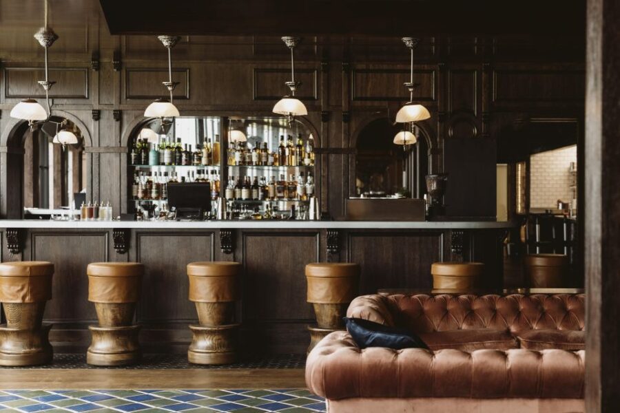 St Andrews: City Highlights Walking Tour with Cocktail - Starting at the Martyrs Monument in St Andrews