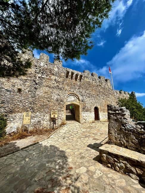 St. Hilarion Castle and Bellapais ruines- with private guide - From the Fortress to the Village: Exploring St. Hilarion Castle