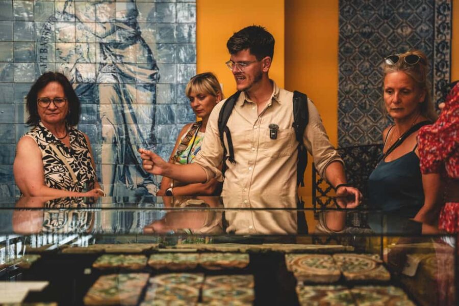 Stadtführung durch das Zentrum von Porto auf Deutsch - Exploring the Historic University Area and the Livraria Lello