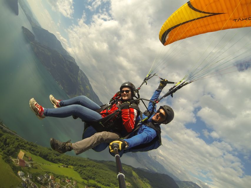 Stans: Tandem Paragliding Experience - How the Stans Paragliding Tour Offers a Unique Perspective on Lake Lucerne