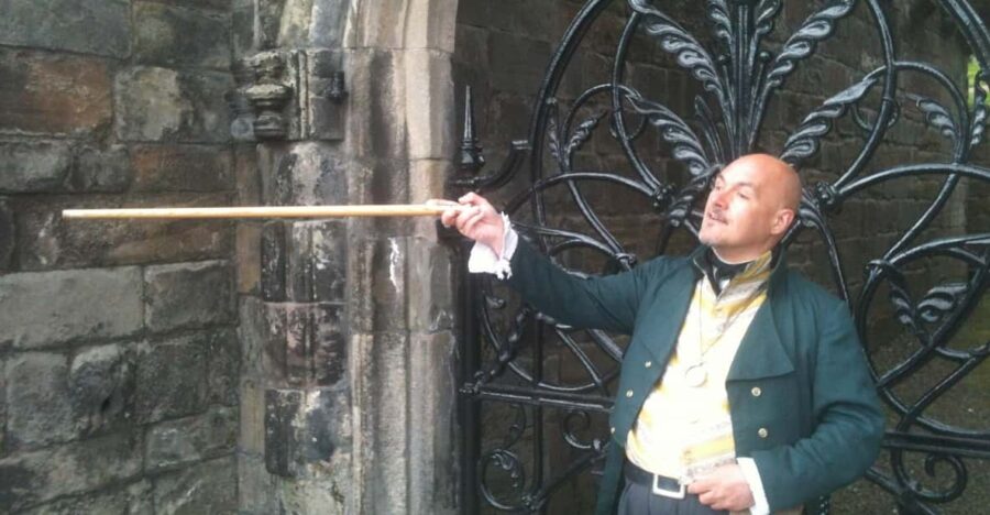 Stirling Castle and the Old Town: Private Walking Tour - Discover Stirling Castle: The Crown Jewel of the Tour