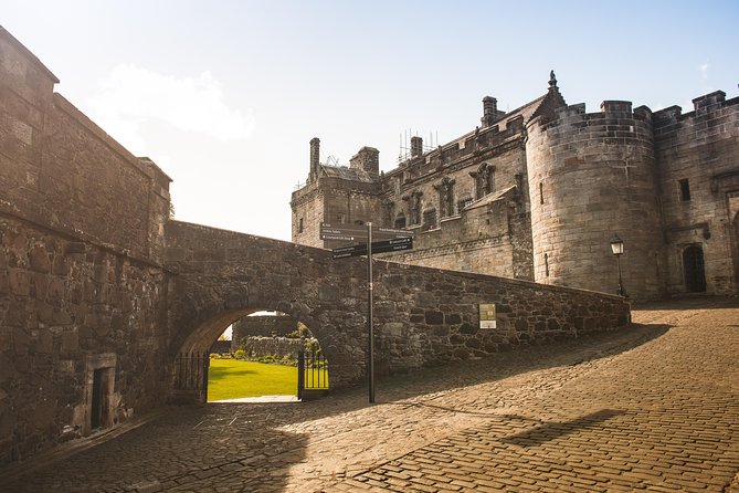 Stirling Castle, Loch Lomond and Cruise Day Tour from Glasgow - Starting Point and Transportation: Small-Group Luxury Coach from Glasgow
