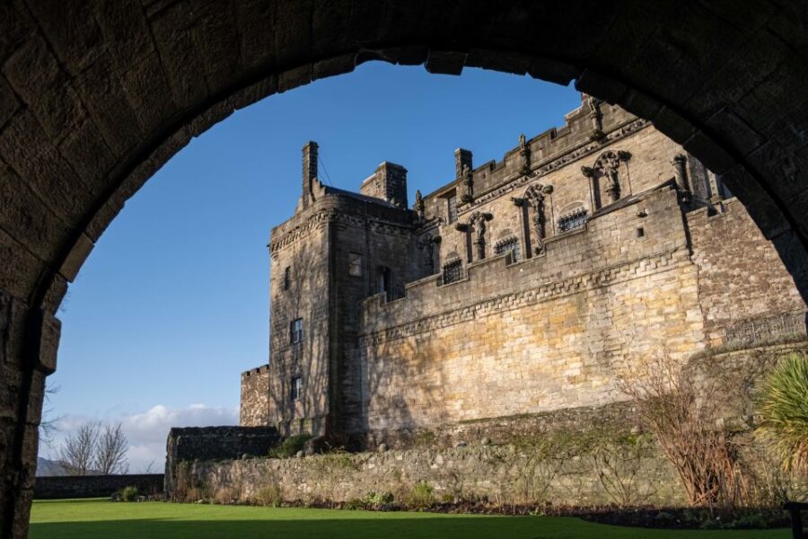 Stirling Castle: Skip-the-Line Guided Tour in Spanish - Starting Point and Meeting Details in Stirling