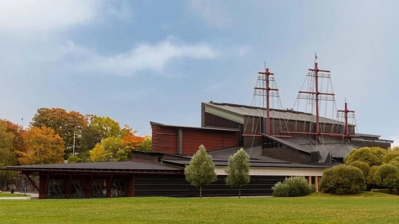 Stockholm: Archipelago & Canal Guided Boat Tour - Starting at Skeppsbron in Front of the Royal Palace