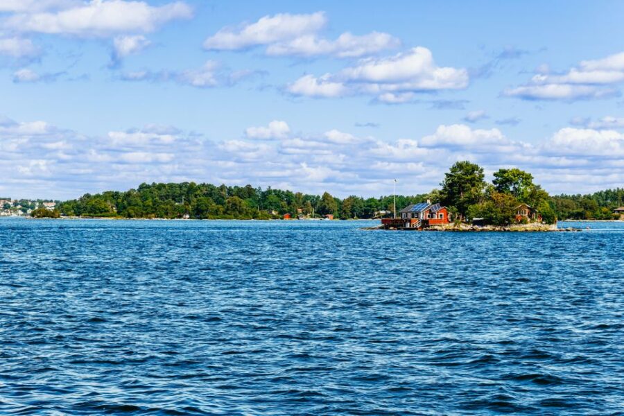 Stockholm: City Archipelago Sightseeing Cruise with Guide - Scenic Views of the Stockholm Archipelago