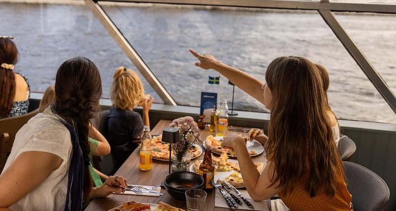 Stockholm: City Cruise with Fresh Pizza - Starting Point Near the Royal Palace