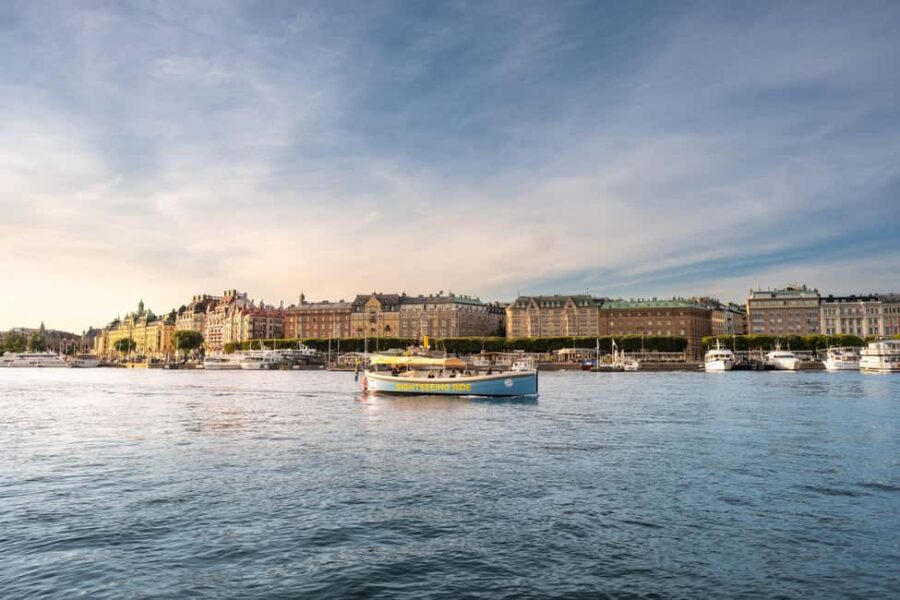 Stockholm: Guided City Sightseeing Open Electric Boat Tour - Meeting Location and Accessibility