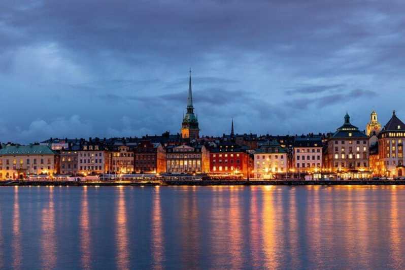 Stockholm: Must-See Attractions Walking Tour with a Guide - Starting Point and Meeting Details in Stockholm’s Old Town