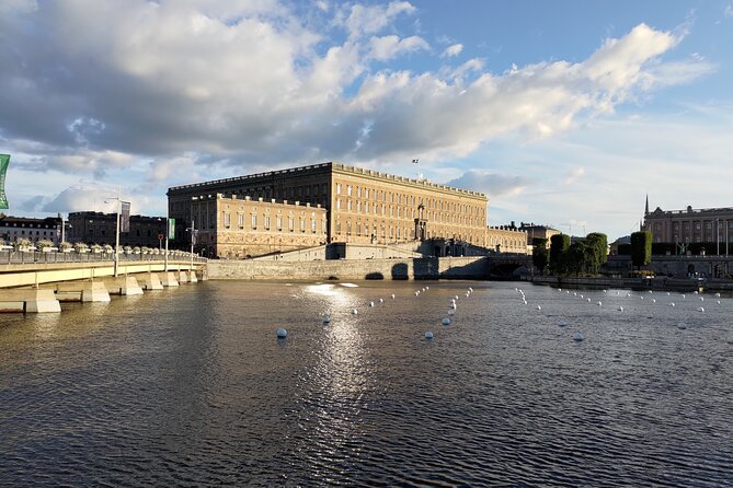 Stockholm Must See - Old Town, boat + Vasa Museum 3h small group - Exploring the Royal Palace and Stockholm’s Main Square