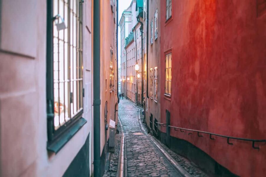 Stockholm: Old Town Gamla Stan Guided Walking Tour - The Preservation Movement and the Oldest Tree