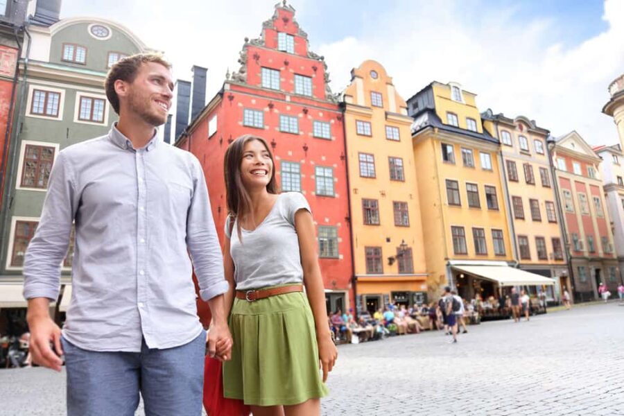Stockholm: Old Town Private Walking Tour for Couples - Exploring the Royal Palace and Its Environs