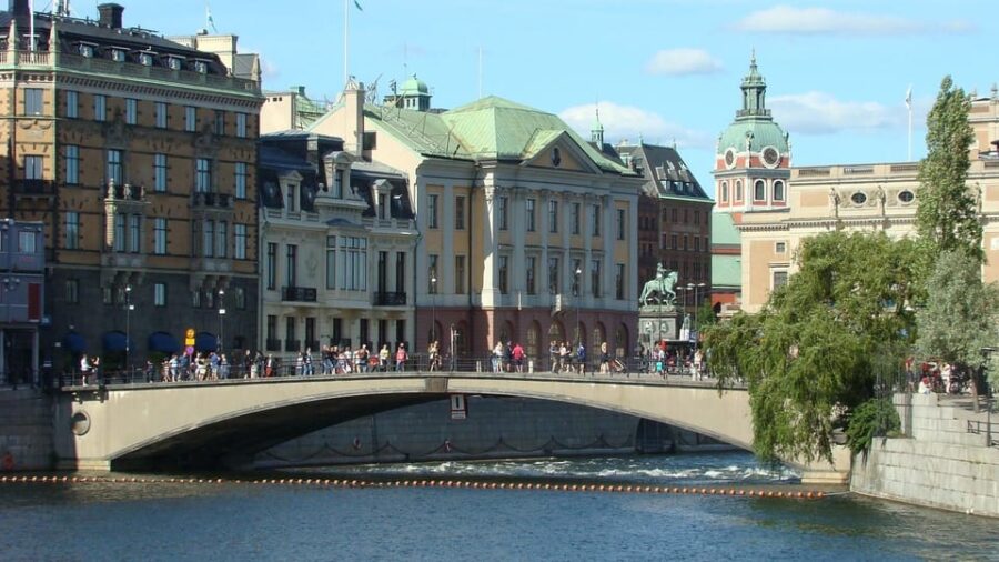 Stockholm: Old Town Walking Tour and the Vasa Museum - Starting Point at Gamla Stan Metro Station