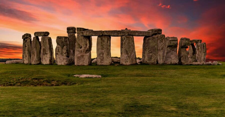 Stonehenge , Lacock , Roman Baths: Private Tour - Visiting Stonehenge: The World’s Most Famous Prehistoric Monument