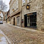 Stranger in Norwich Self-Guided Tour and Exploration Game - Exploring Norwich Castle and Its Surroundings