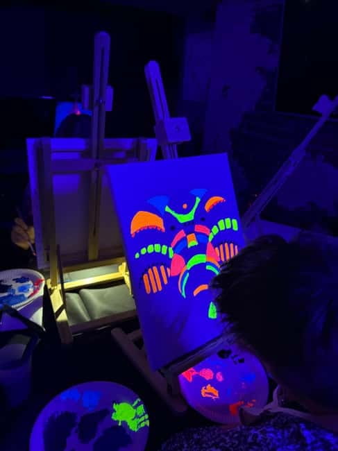 Strasbourg: Painting in the dark workshop with drinks - The Location and Venue: Meltdown Strasbourg in the Heart of the City