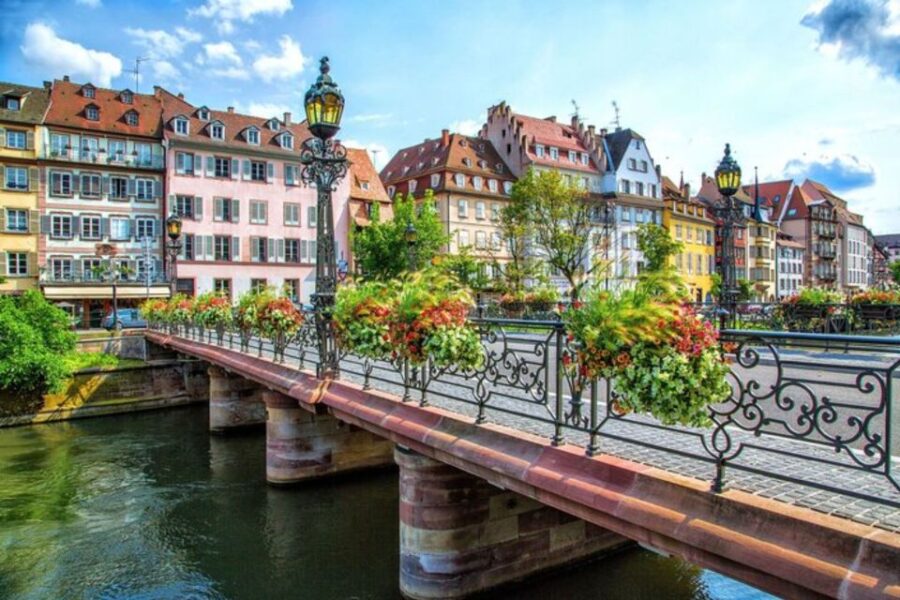 Strasbourg: Private custom tour with a local guide - Starting point and flexible itinerary in Strasbourg