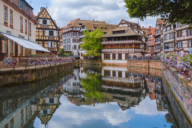 Strasbourg Scavenger Hunt and City Highlights Walking Tour - Exploring Strasbourg’s Iconic Sites: From Cathedral to Canals