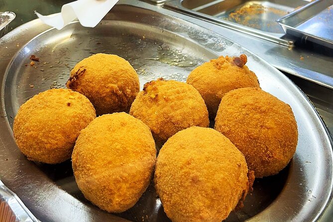 Street food and pasta in Rome - Visiting the Basilica di Santa Maria in Trastevere