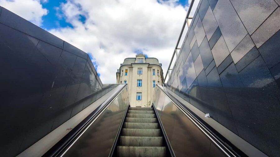 Street photography with your smartphone, tour of Budapest - Learning How to Edit Photos with Free Apps