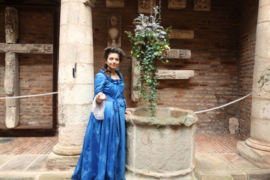 Stroll with Madame de Lapérouse in 18th-Century Albi - Exploring Albi’s Historic Heart with a Theatrical Flair