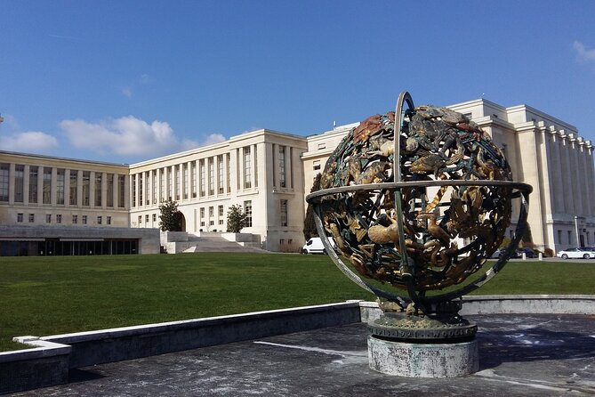 (STTG04) - Sightseeing Cruise at Geneva with Wine and Aperitif - The Solar-Powered Boat: An Eco-Friendly Choice