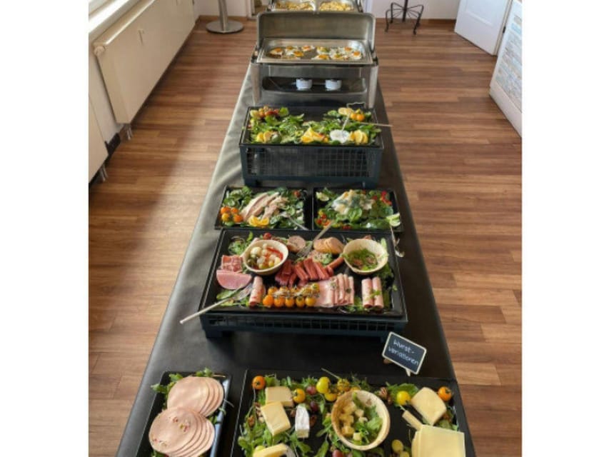 Stuttgart: Osterbrunch - Scenic Setting Along the Neckar River in Stuttgart