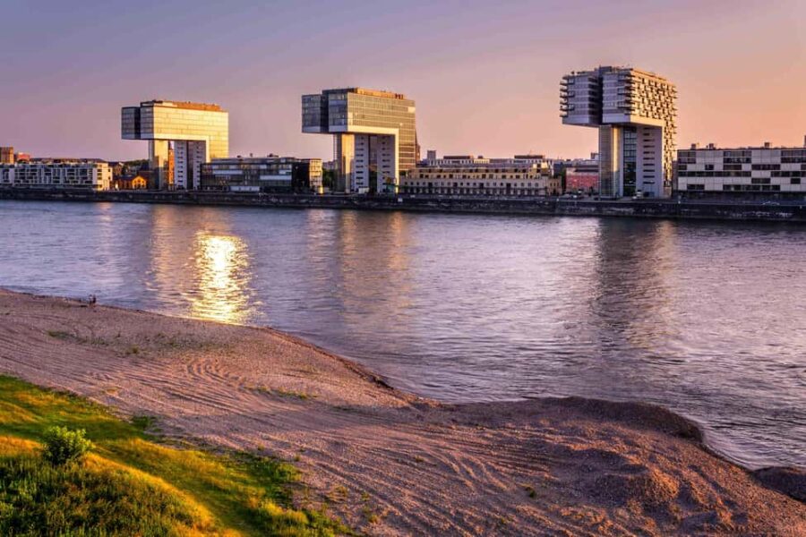 Sunset & Blue Hour Photography  Photo walk through Cologne - Starting the Photo Walk at Heumarkt in Cologne