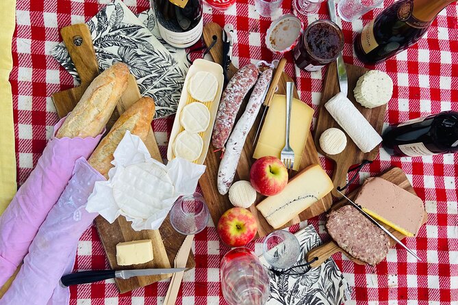 Sunset Picnic with View of Eiffel Tower and Live Music - Scenic Views of the Eiffel Tower at Sunset