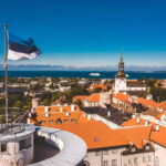 Tallinn: Express Walk with a Local in 60 minutes - Exploring the House of the Blackheads and Medieval Old Town