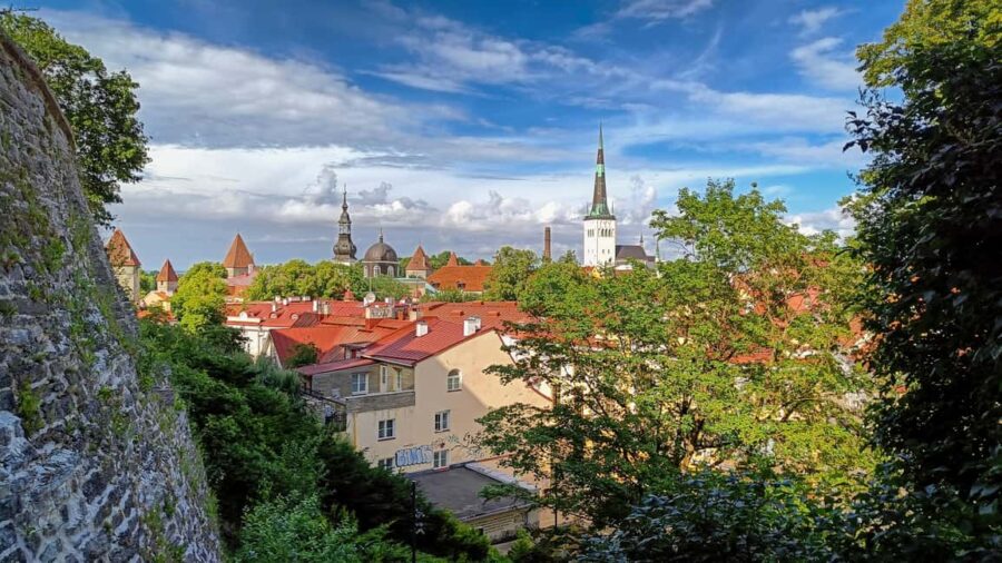 Tallinn: Old Town Private & Personalized Walking Tour - The Old Town’s Key Sights Walked in Depth