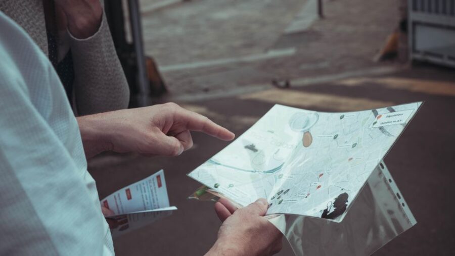 Tasty treasure hunt in Lille - Starting Point: Picking Up Your Treasure Hunt Kit at Souvenirs Lille