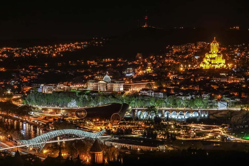 Tbilisi: 2-hours Midnight Express Guided Tour - Starting the Tour at Dzveli Tbilisi