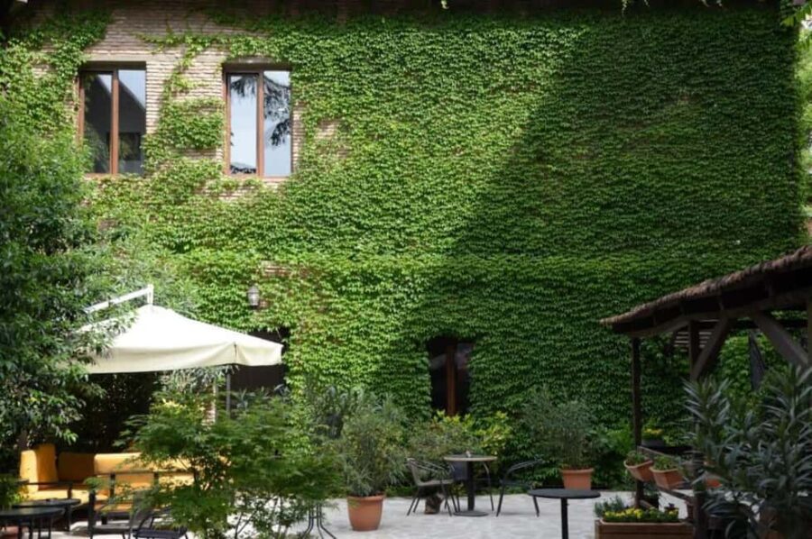 Tbilisi: Kazbegi Tour with 4-Star Hotel Stay & Meals - Visiting the Ananuri Fortress Overlooking Zhinvali Reservoir