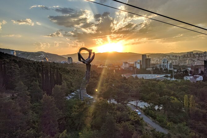 Tbilisi Lakes and Sightseeing tour - Relax in Vake Park: Green Hills and WWII Memorials