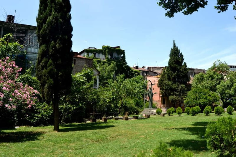 Tbilisi: Mystical Sololaki District and Vera Cemetery Tour - Starting Point and Tour Duration in Tbilisi