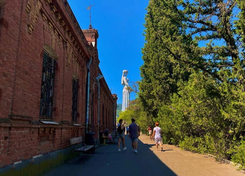 Tbilisi: Private Tour to Mother of Georgia & Narikala Castle - Discover Narikala Fortress and Its Historic Walls