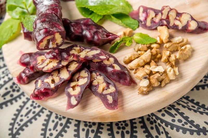 Tbilisi: Street Food & Sightseeing Tour with Local Markets - Tasting Four Varieties of Khinkali in a Traditional Setting