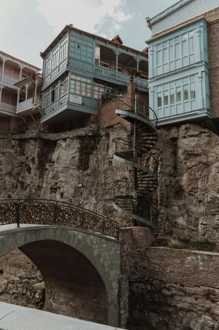 Tbilisi: Walking Tour with an Expert Spanish Guide and a Cable Car Ride - Discovering Rike Park and the Bridge of Peace