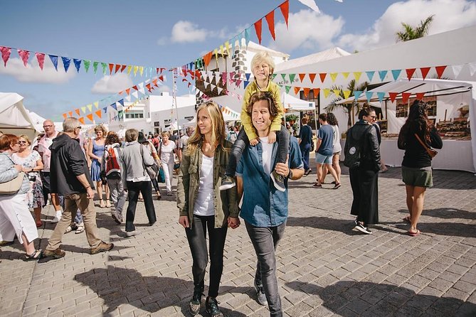 Teguise Market and La Graciosa Island Tour - Ferry Transfer to La Graciosa: Impressive Views and Smooth Sailing