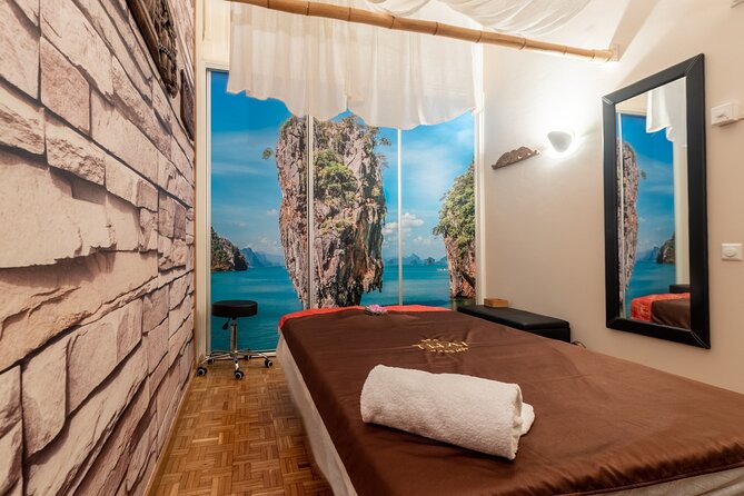 Thai-Balinese Fusion Massage of 90 min at THAI SPA MASSAGE BARCELONA - Expert Therapists and Skilled Service
