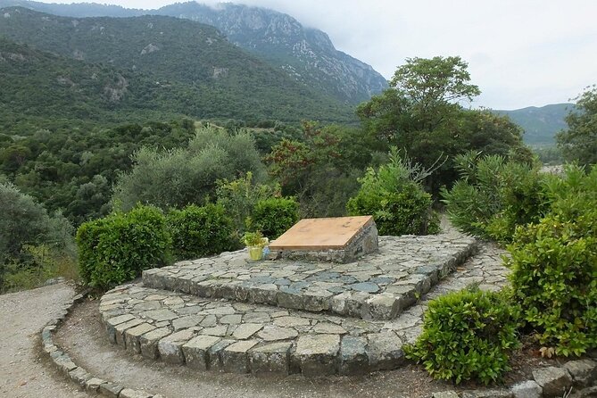 The battle of the 300 in Thermopylae 8h tour - Discover the Heart of Greece at Delphi and Nafpaktos