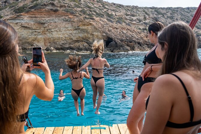 The best boat party Mallorca Barca Samba - Onboard Entertainment and Atmosphere