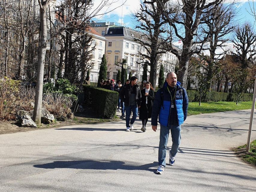 The best of Vienna on foot - Starting point at Maria-Theresa Memorial