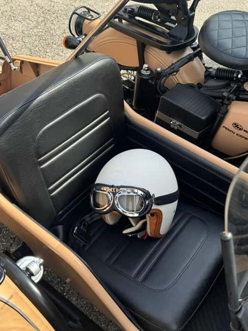 The Corniche d'Or  Sidecar-Cannes - Discover the Stunning Coastline of the Estérel Massif