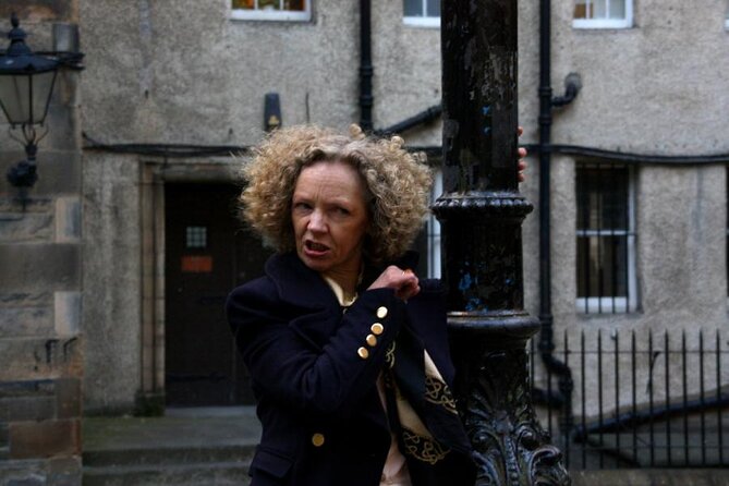 The Edinburgh Literary Pub Tour - Starting Point at the Beehive Inn in Grassmarket