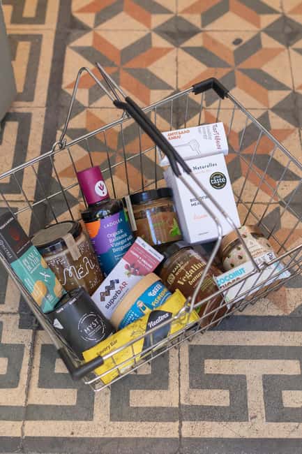 The flavours of Greece Tasting: Spot on the map and discover - Visiting the Main Venue: Olicatessen in Modiano Market