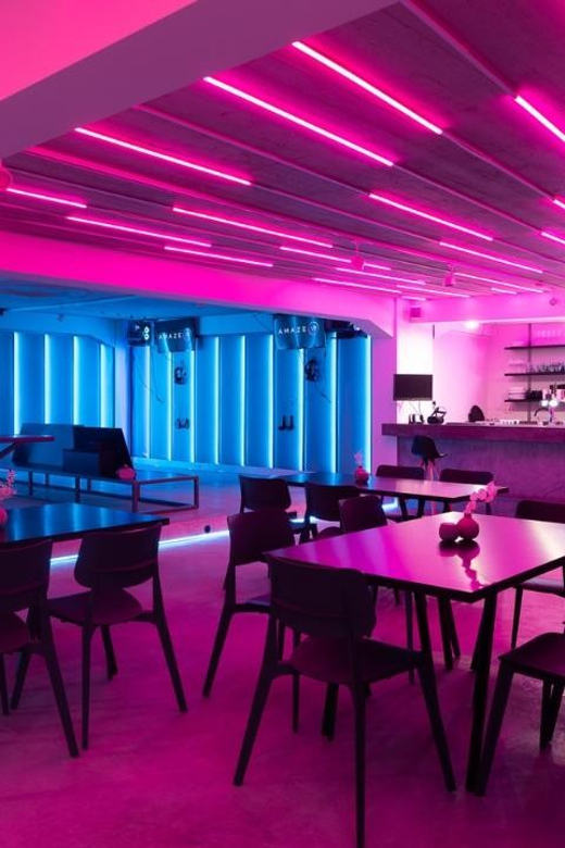 The Hague Downtown: VR Zombie Shooter 2 - 4 people - What Makes the VR Zombie Shooter Unique