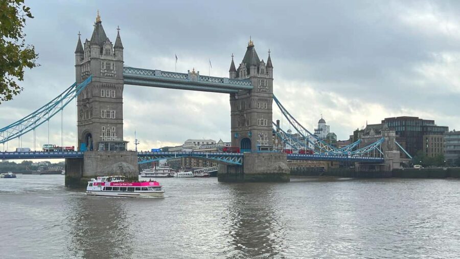 The Historic City of London Food Tour with 10+ Tastings - Discover Londons Iconic Landmarks on Foot
