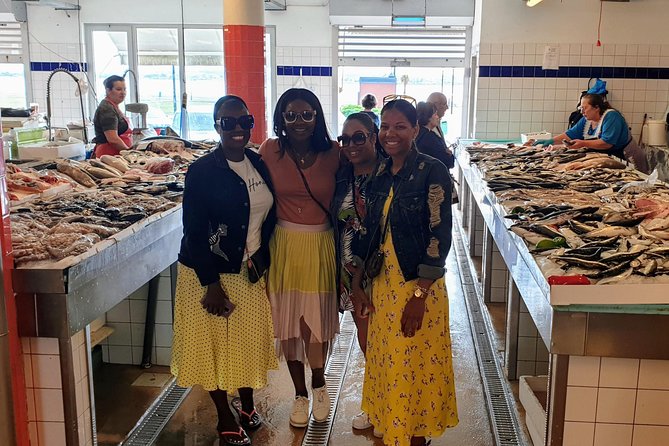 The Little Venice of Portugal: Aveiro Small Group Tour with Typical Boat Ride - Visiting the Iconic Praia da Barra and Its Lighthouse