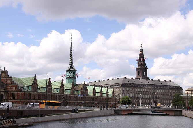 The Murder by Christiansborg Palace: Interactive Mystery Hunt - Discovering Slotsholmen Island